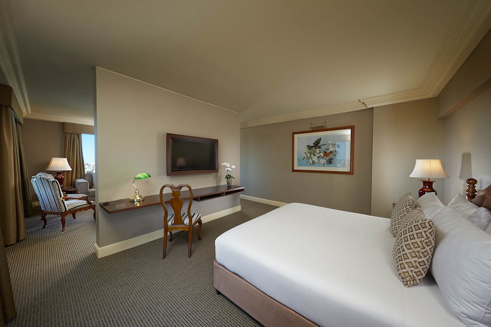Stamford Plaza Brisbane Story Bridge Suite