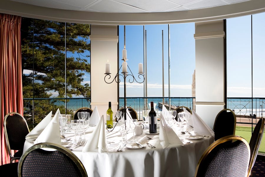 18. Moseley Room Dinner Conference